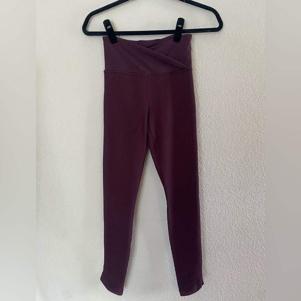 Athleta Women’s Plum Purple Elation Crossover Rib 7/8 Leggings XS Athletic Gym